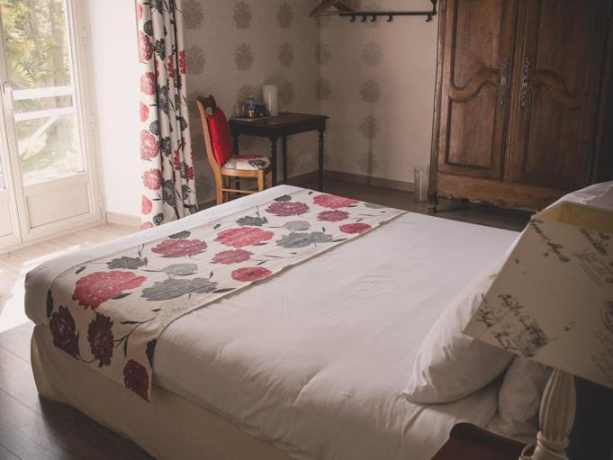 ลา แมซง เปเรียต Bed & Breakfast Trevieres ภายนอก รูปภาพ