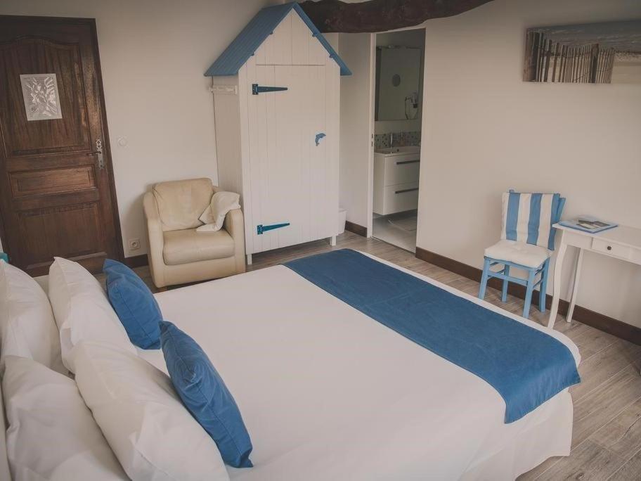ลา แมซง เปเรียต Bed & Breakfast Trevieres ภายนอก รูปภาพ